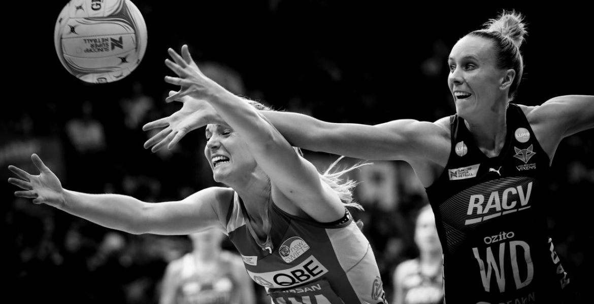 Vixens come unstuck to Swifts hero image