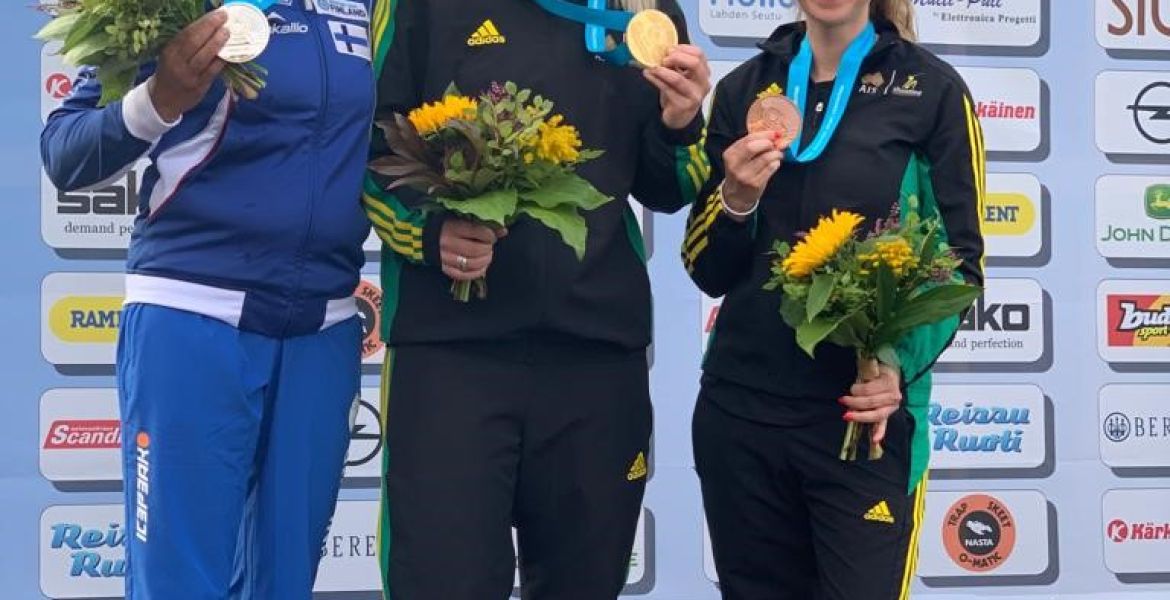 Smith shoots Gold hero image