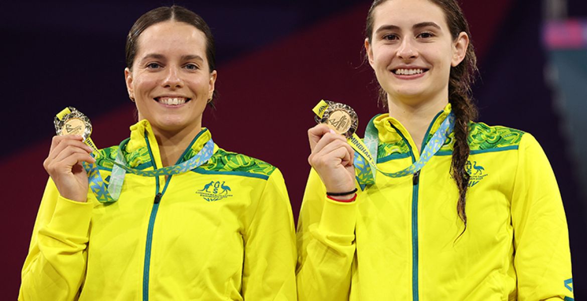 Smith joins Keeney to win Synchro Diving gold medal hero image