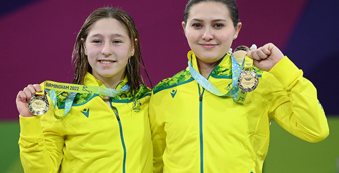 Youngest Aussie athlete wins diving gold hero image