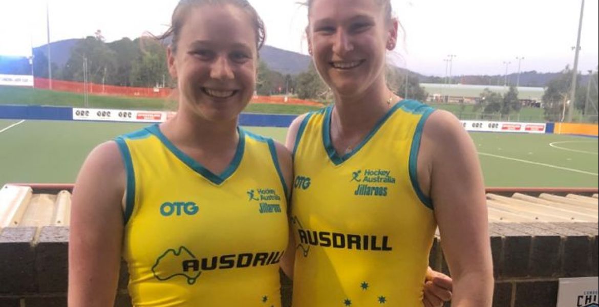 The tale of two sisters who play hockey and study physiotherapy together hero image
